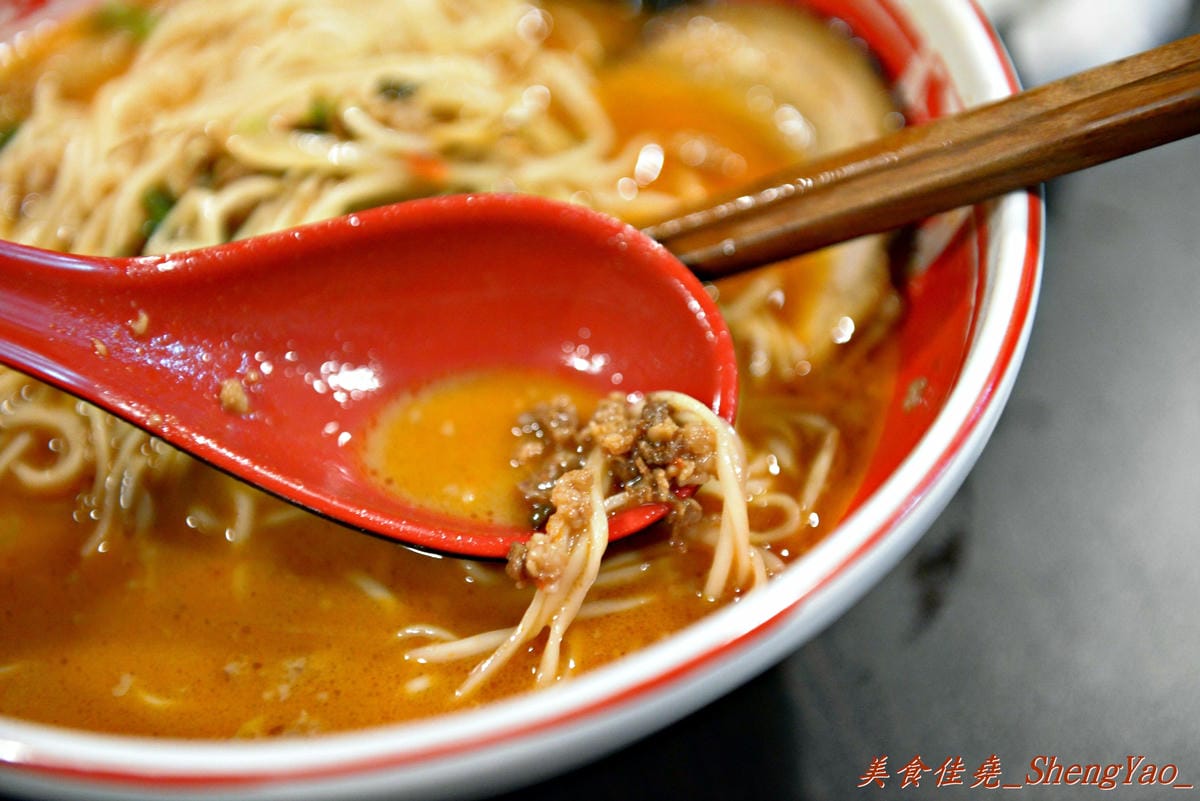 [台中西區]丸拉麵 – 來自九州長崎的道地日本拉麵,湯頭濃郁叉燒好吃,使用團購券超級划算。(已歇業)