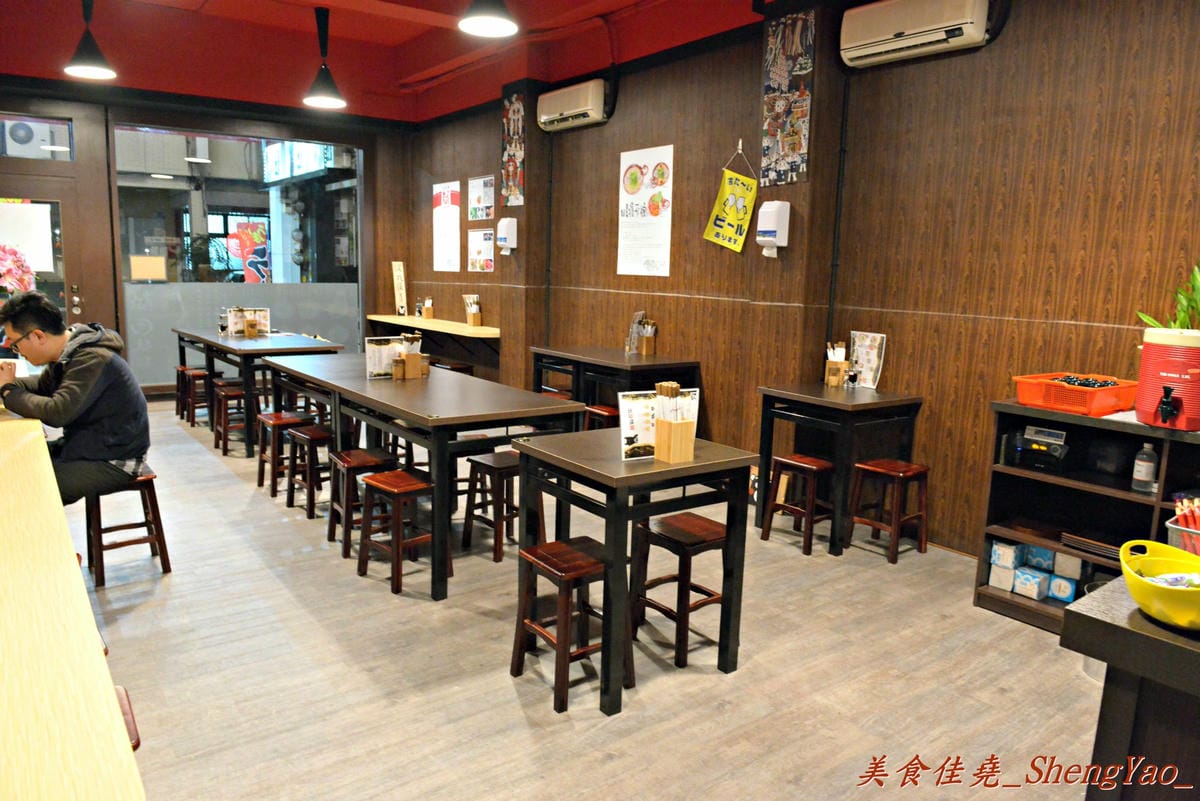[台中西區]丸拉麵 – 來自九州長崎的道地日本拉麵,湯頭濃郁叉燒好吃,使用團購券超級划算。(已歇業)