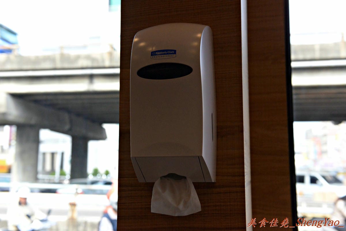 [台中沙鹿]九隻牛 絕香牛肉麵 – 沙鹿新開幕的平價牛肉麵,店內用餐空間運用超乎邏輯。