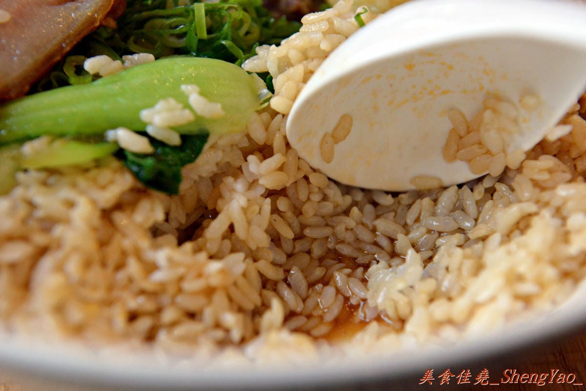 [台中沙鹿]九隻牛 絕香牛肉麵 – 沙鹿新開幕的平價牛肉麵,店內用餐空間運用超乎邏輯。