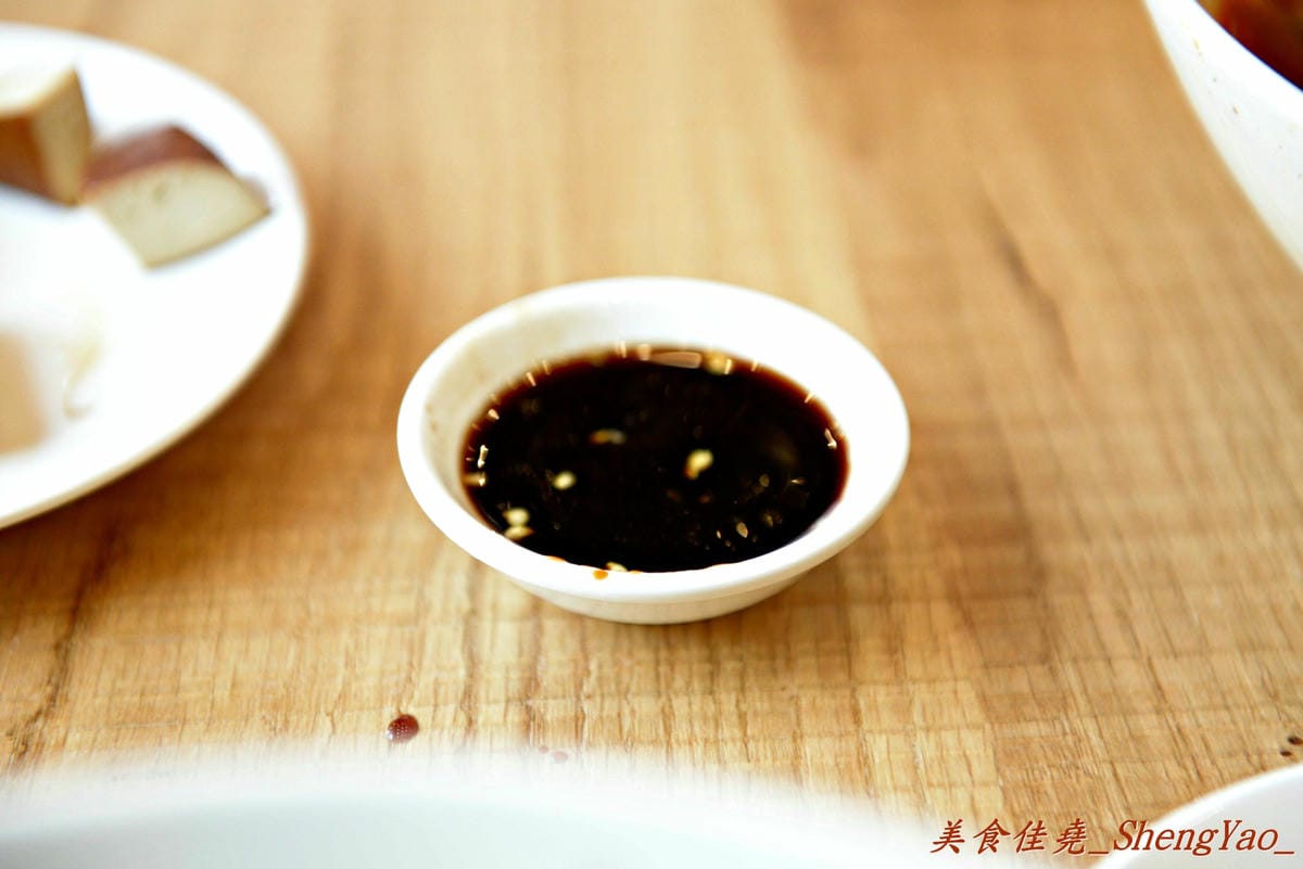 [台中沙鹿]九隻牛 絕香牛肉麵 – 沙鹿新開幕的平價牛肉麵,店內用餐空間運用超乎邏輯。
