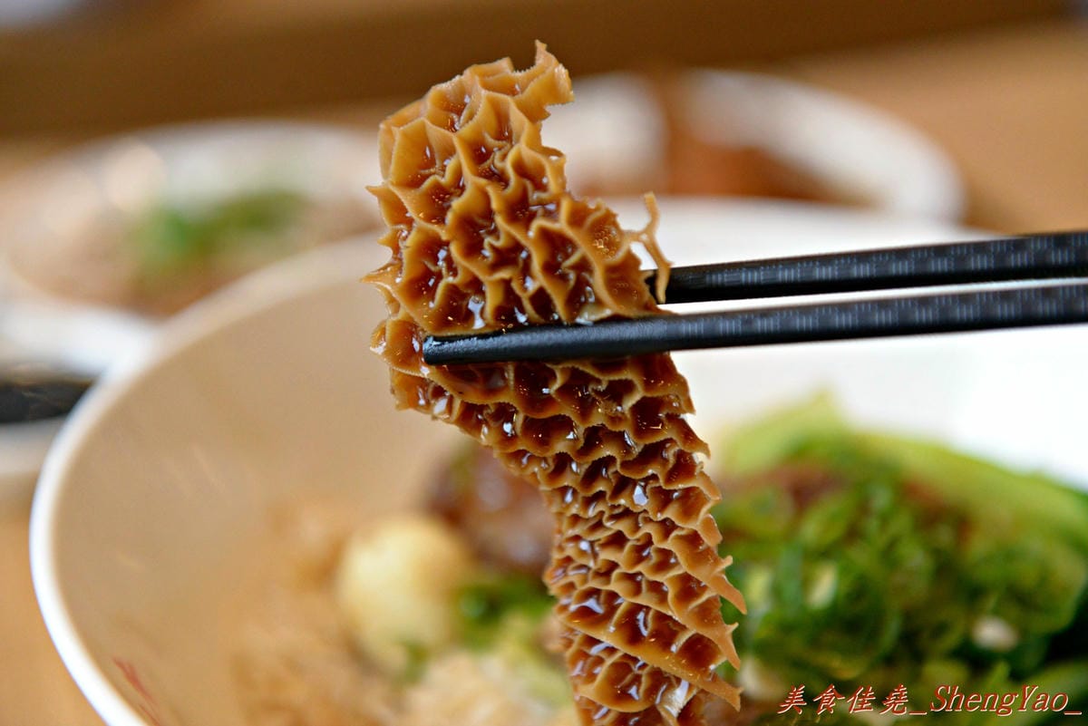 [台中沙鹿]九隻牛 絕香牛肉麵 – 沙鹿新開幕的平價牛肉麵,店內用餐空間運用超乎邏輯。