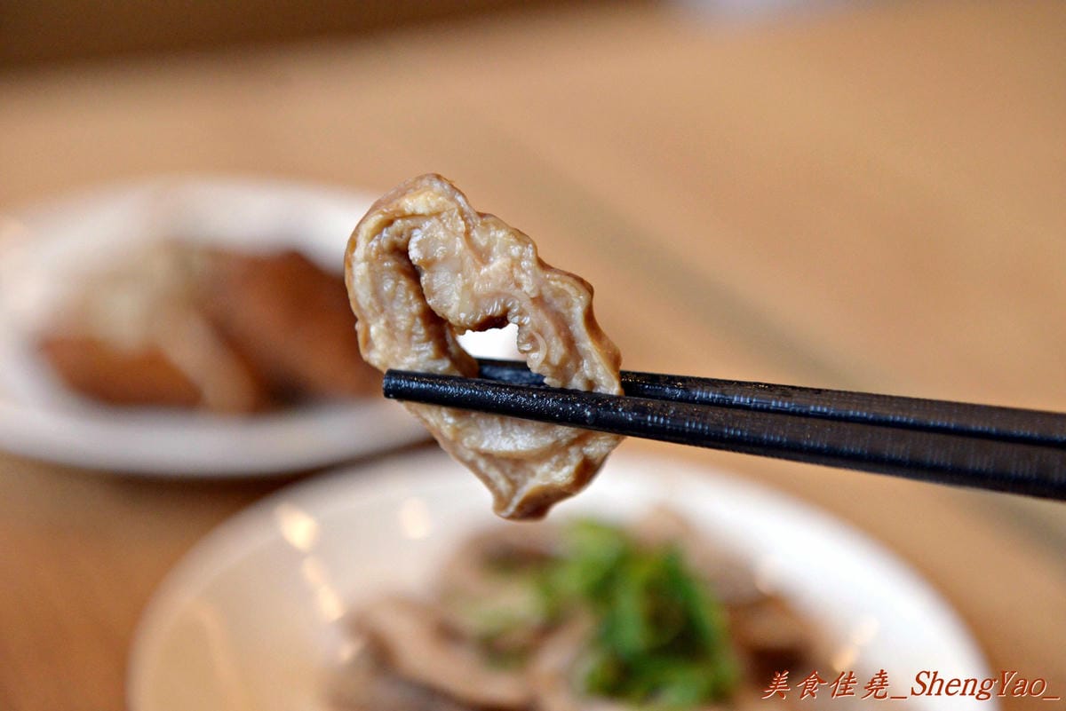[台中沙鹿]九隻牛 絕香牛肉麵 – 沙鹿新開幕的平價牛肉麵,店內用餐空間運用超乎邏輯。