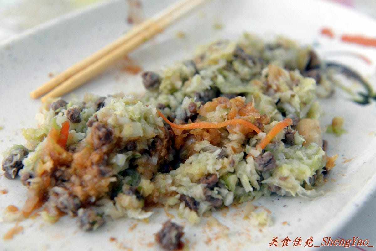 [台中沙鹿]麥當勞後方菜市場內素食水煎包 – 美食節目多次報導、賣了31年的便宜好吃水煎包。