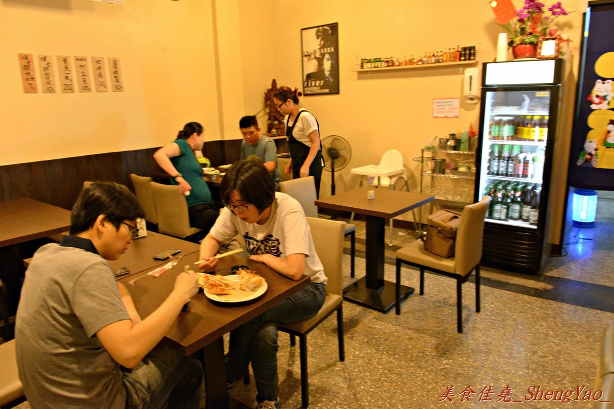 [台中西區]西川家燒き餃子 – 西區新開幕的日式燒餃小店,燒餃超好吃也不貴,下班小酌、夜晚消夜的好去處。