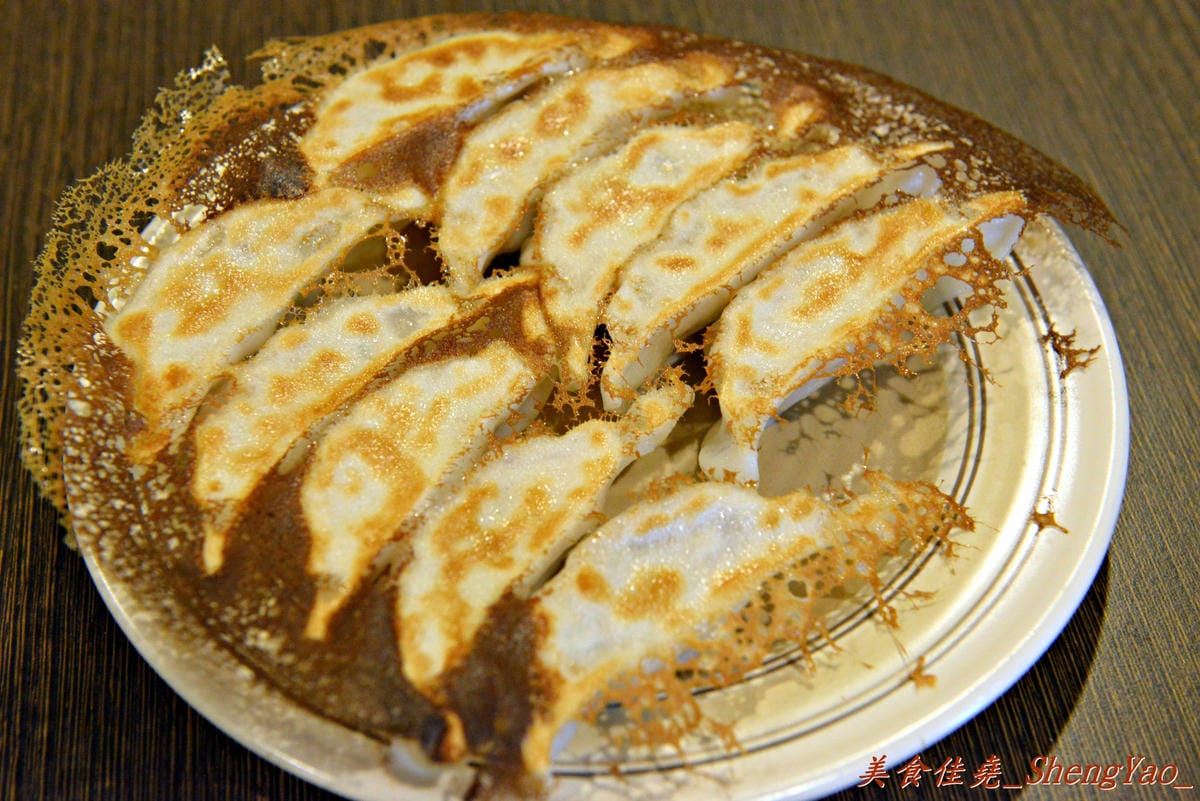 [台中西區]西川家燒き餃子 – 西區新開幕的日式燒餃小店,燒餃超好吃也不貴,下班小酌、夜晚消夜的好去處。