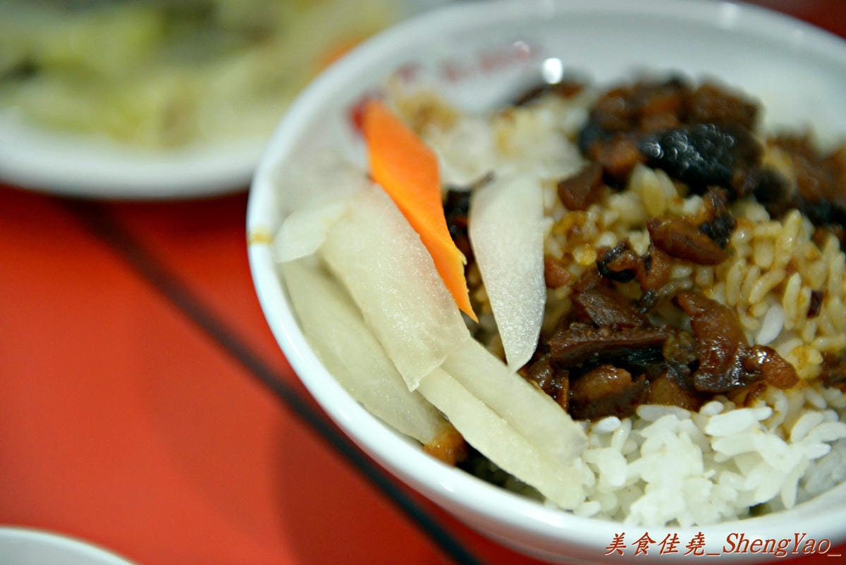 [台中沙鹿]阿丹肉燥飯 – 沙鹿新開幕,早上7點開始營業的肉燥飯,肉燥飯不錯吃,湯類有特色。(已歇業)