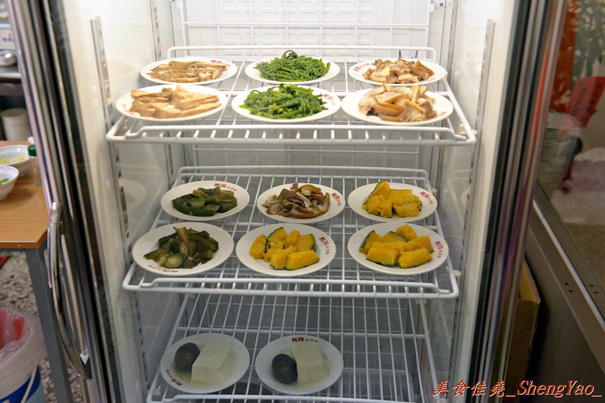 [台中沙鹿]阿丹肉燥飯 – 沙鹿新開幕,早上7點開始營業的肉燥飯,肉燥飯不錯吃,湯類有特色。(已歇業)