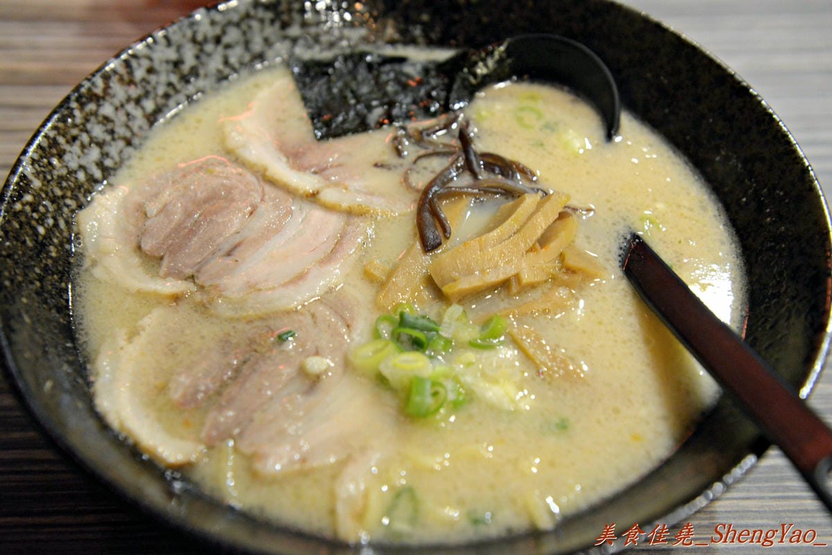 [台中東區]一心豚骨拉麵 – 新時代購物中心附近新開的拉麵店,表現中規中矩,叉燒還不錯吃。(已歇業)