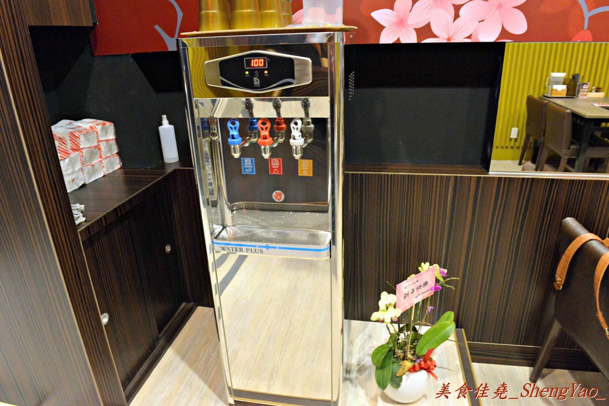 [台中東區]一心豚骨拉麵 – 新時代購物中心附近新開的拉麵店,表現中規中矩,叉燒還不錯吃。(已歇業)