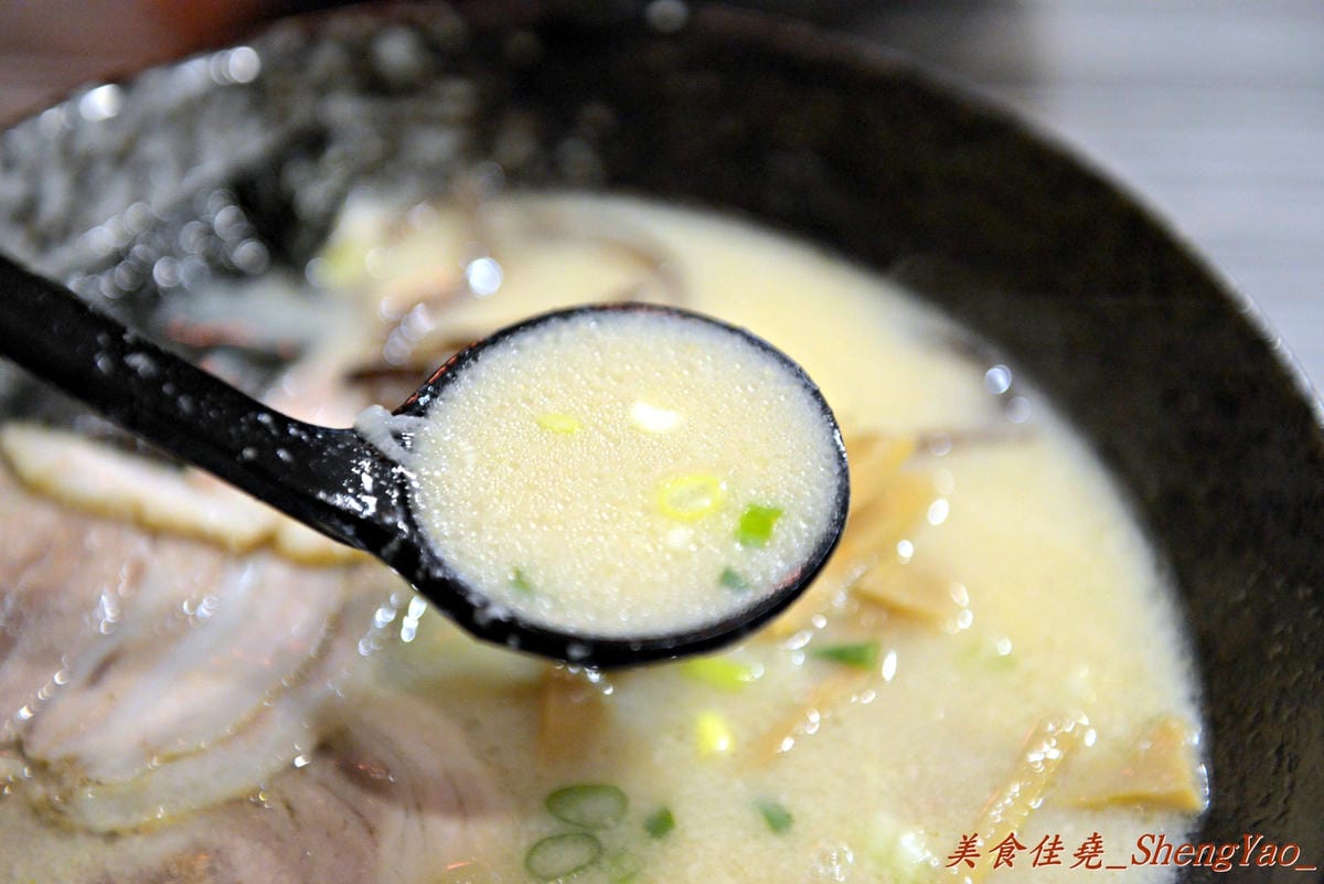 [台中東區]一心豚骨拉麵 – 新時代購物中心附近新開的拉麵店,表現中規中矩,叉燒還不錯吃。(已歇業)