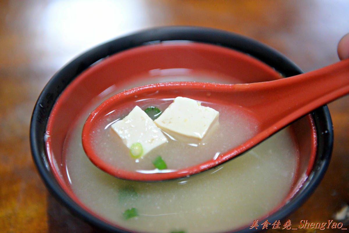 [台中沙鹿]嘉鳳屋 – 原本的”久米屋”重新開張了,蛋包飯有媽媽味道,日式豬排超級好吃。