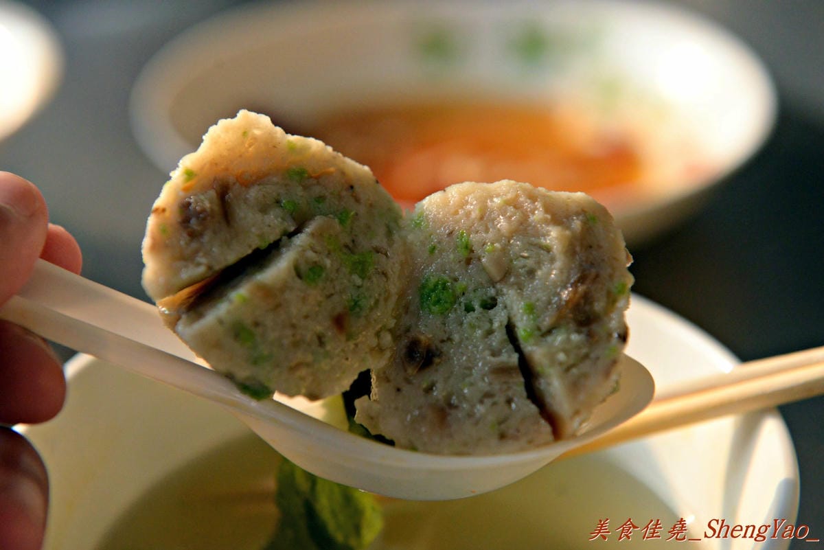 [台中北區]毒家素食 臭豆腐臭臭鍋 – 自豪”有比我更好吃不用錢”、生意好到油鍋發爐冒火的路邊攤。(已歇業)