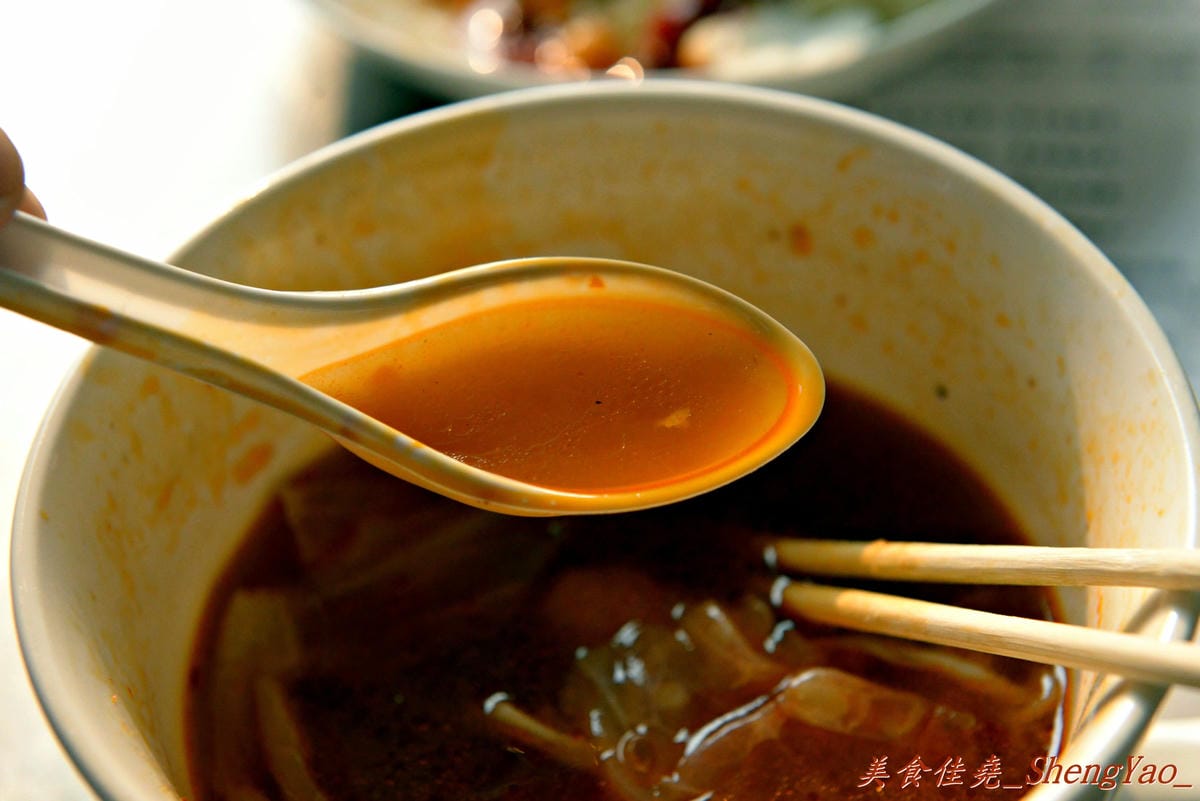 [台中北區]毒家素食 臭豆腐臭臭鍋 – 自豪”有比我更好吃不用錢”、生意好到油鍋發爐冒火的路邊攤。(已歇業)