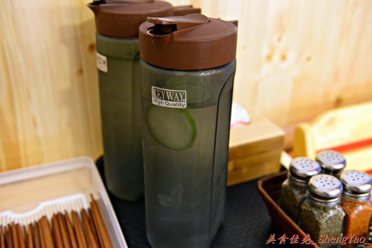 [台中沙鹿]淺草 來來軒 – 靜宜商圈上新開的超強大平價日式拉麵,叉燒肉像拳頭一樣大。