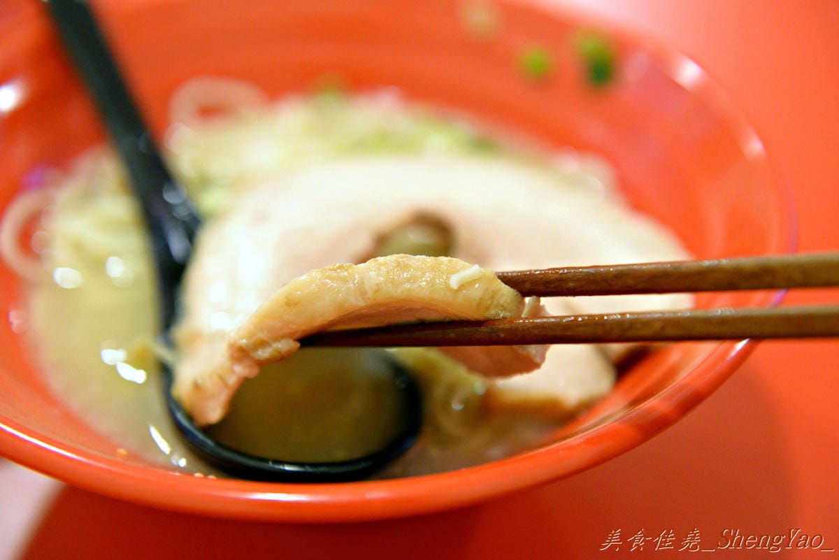 [台中沙鹿]淺草 來來軒 – 靜宜商圈上新開的超強大平價日式拉麵,叉燒肉像拳頭一樣大。