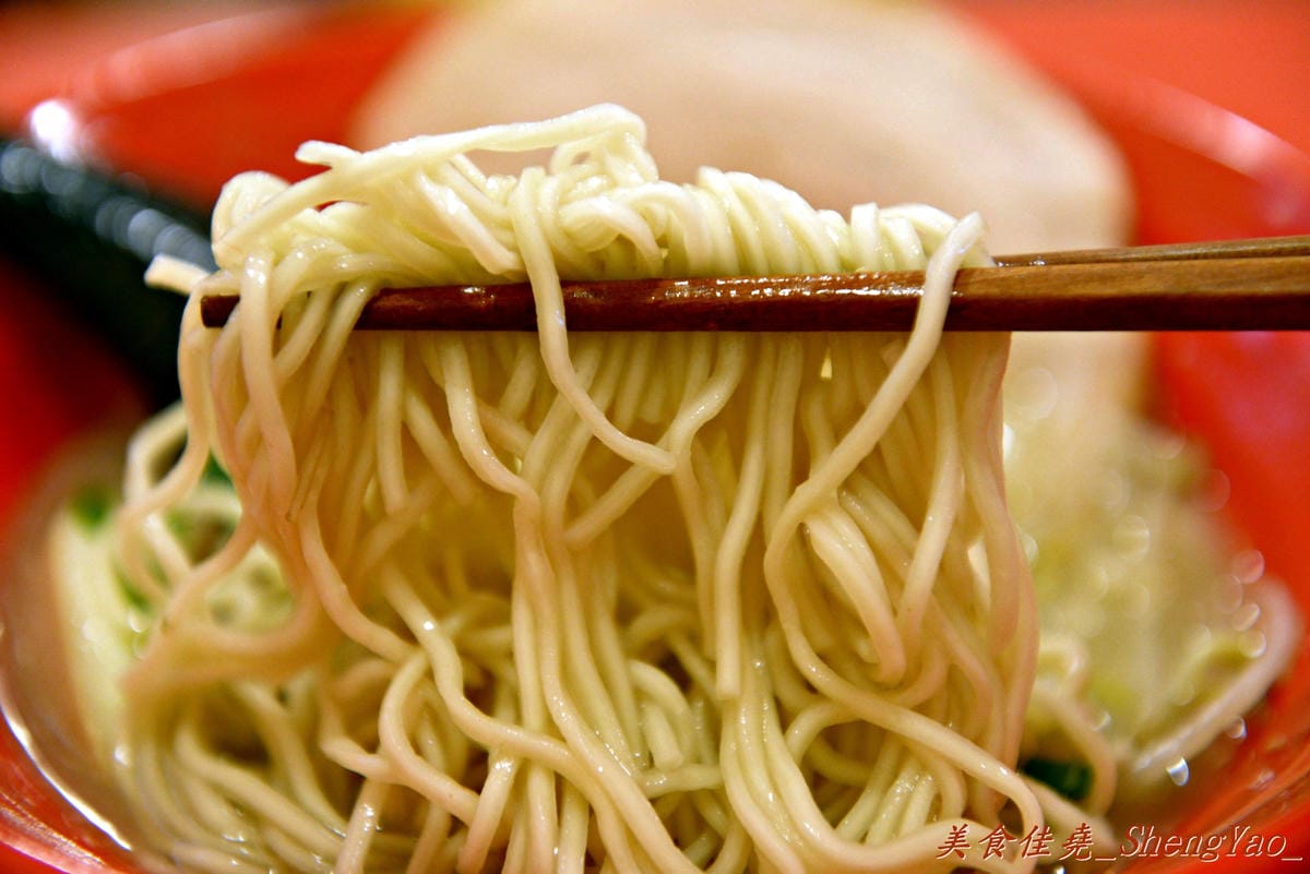 [台中沙鹿]淺草 來來軒 – 靜宜商圈上新開的超強大平價日式拉麵,叉燒肉像拳頭一樣大。