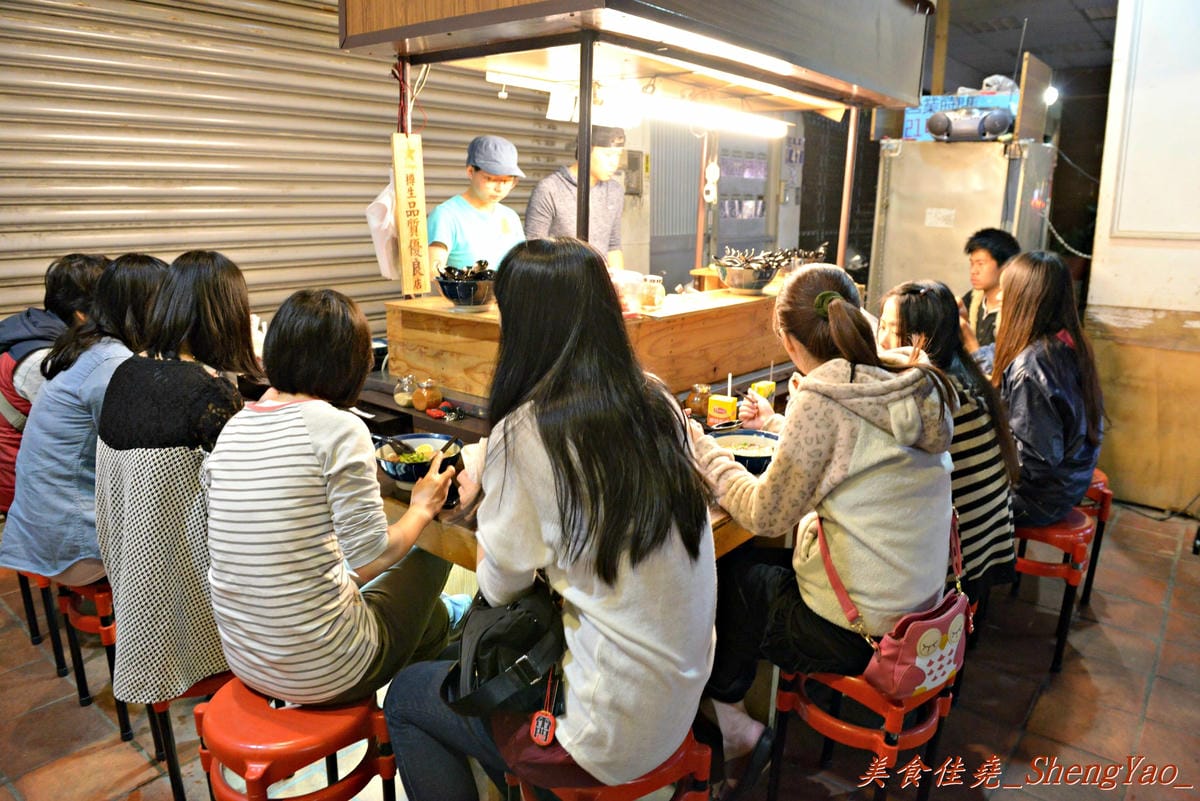 [台中北區]雷亭拉麵 – 北區永興街上的深夜限定版拉麵,價格便宜還不錯吃。