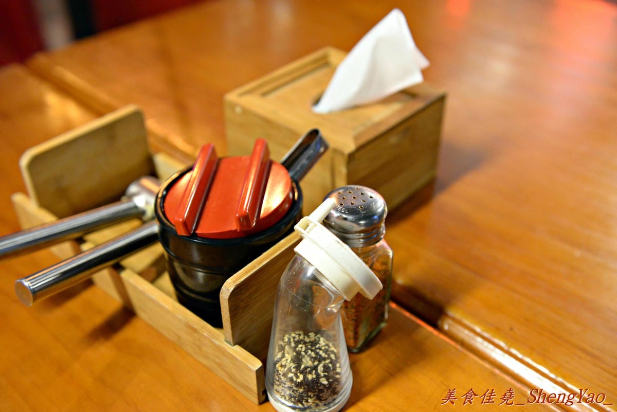 [台中西屯]麵武嵐 – 有熱炒店FU的新開幕深夜拉麵,拉麵出乎我意料的好吃,老闆娘超級漂亮(有圖有真相)。