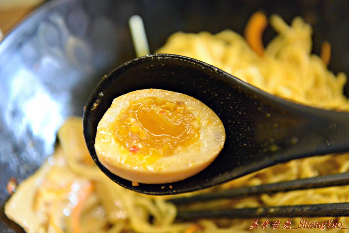 [台中西屯]酒石拉麵 逢甲店 – 拉麵均一價90元、加麵免費的平價連鎖拉麵店。