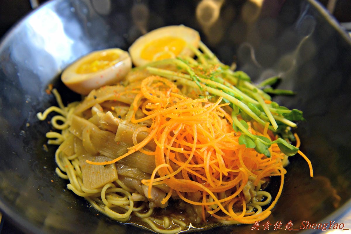 [台中西屯]酒石拉麵 逢甲店 – 拉麵均一價90元、加麵免費的平價連鎖拉麵店。