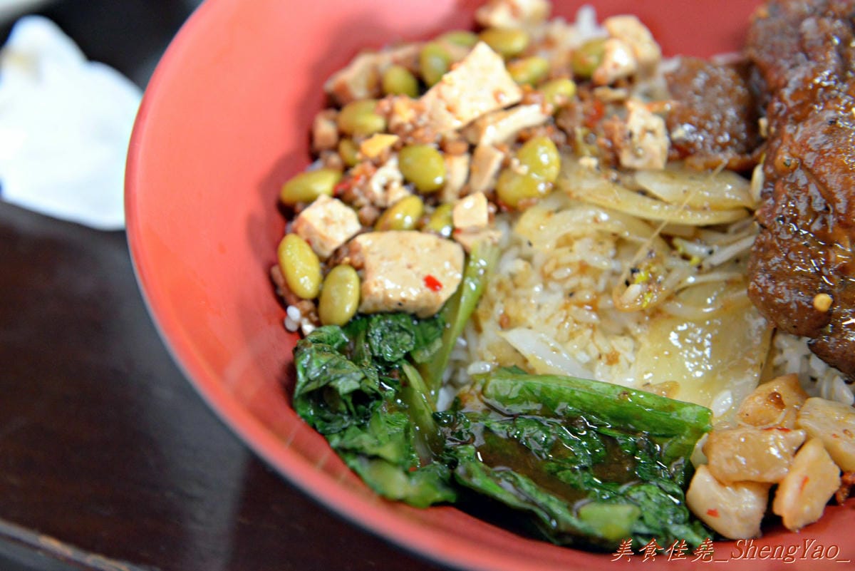 [台中清水]魯肉飯之家 – 食尚玩家報導過的清水隱藏版美食,梅花豬排蓋飯好吃,小菜種類變化多。