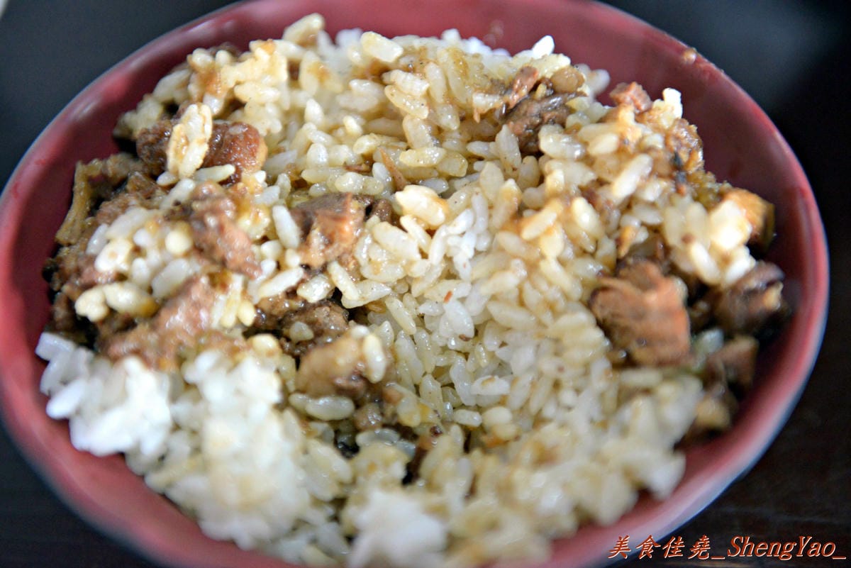 [台中清水]魯肉飯之家 – 食尚玩家報導過的清水隱藏版美食,梅花豬排蓋飯好吃,小菜種類變化多。