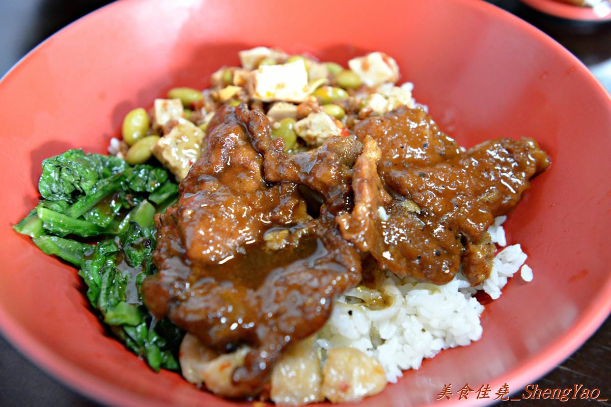 [台中清水]魯肉飯之家 – 食尚玩家報導過的清水隱藏版美食,梅花豬排蓋飯好吃,小菜種類變化多。
