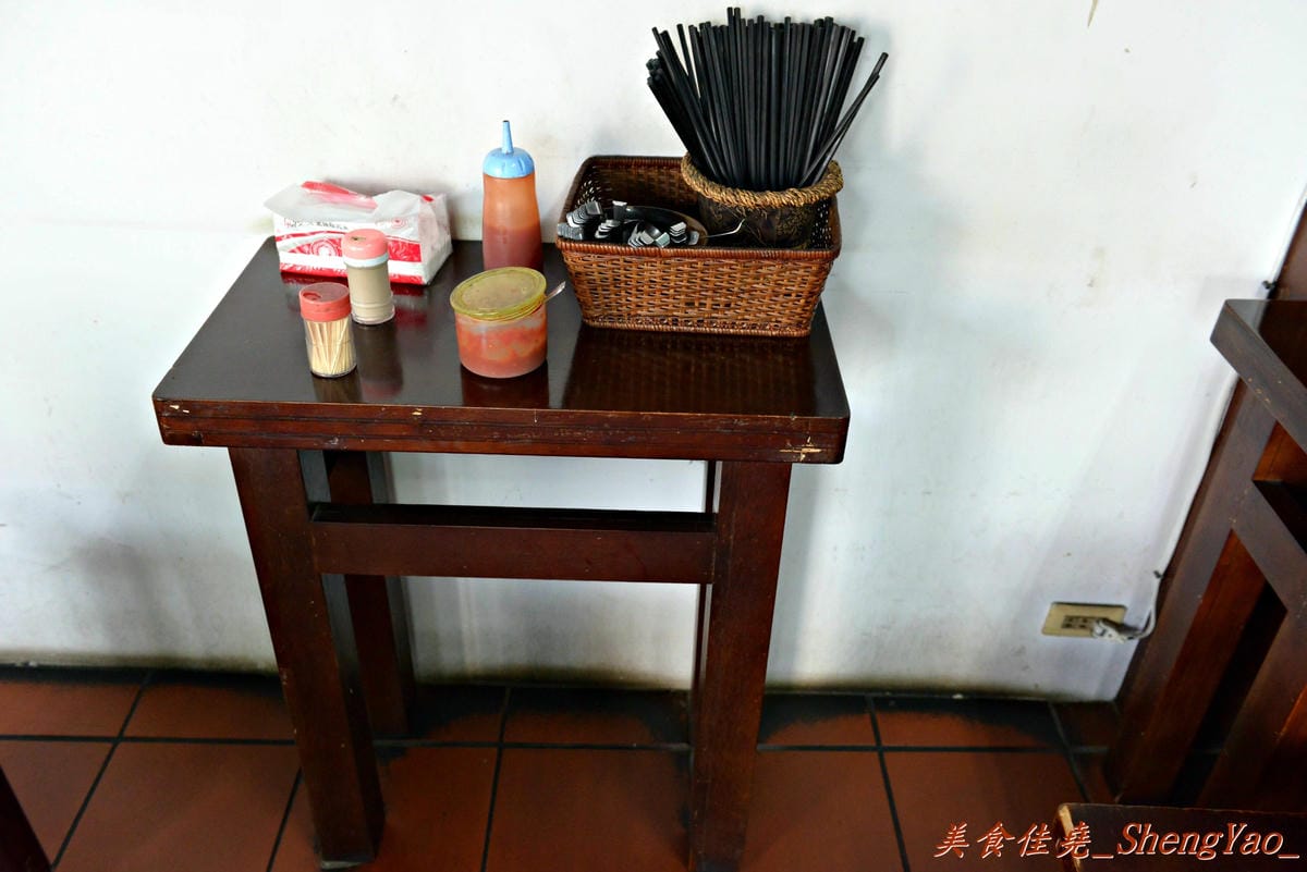 [台中清水]魯肉飯之家 – 食尚玩家報導過的清水隱藏版美食,梅花豬排蓋飯好吃,小菜種類變化多。