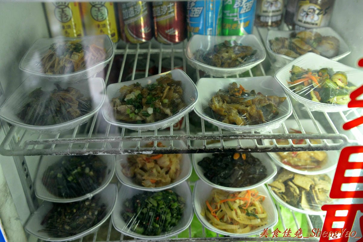 [台中清水]魯肉飯之家 – 食尚玩家報導過的清水隱藏版美食,梅花豬排蓋飯好吃,小菜種類變化多。