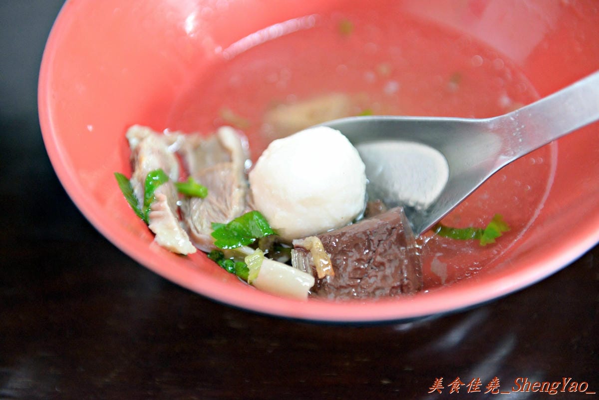 [台中清水]魯肉飯之家 – 食尚玩家報導過的清水隱藏版美食,梅花豬排蓋飯好吃,小菜種類變化多。