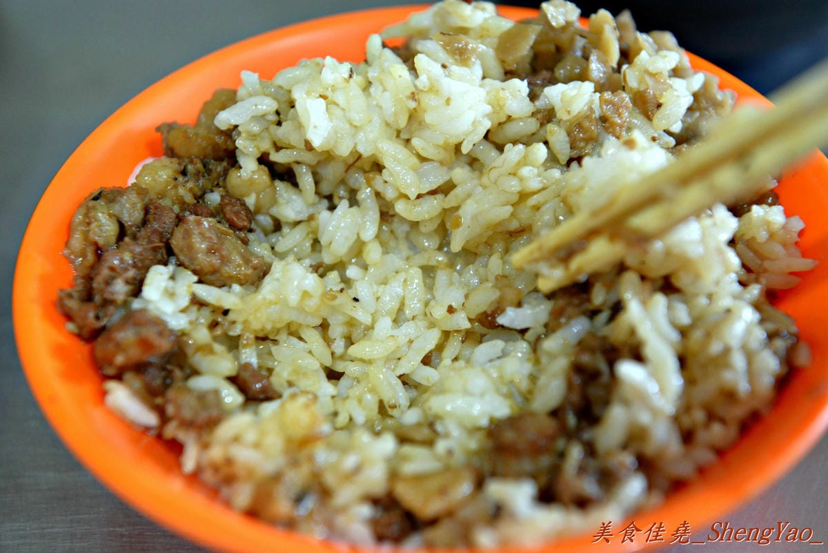 [台中沙鹿]正口味 – 沙鹿隱藏版美食,應該是沙鹿最豪邁也最好吃的雞肉飯和鴨肉飯,好吃到讓人不自覺扒光碗裡每一粒飯。