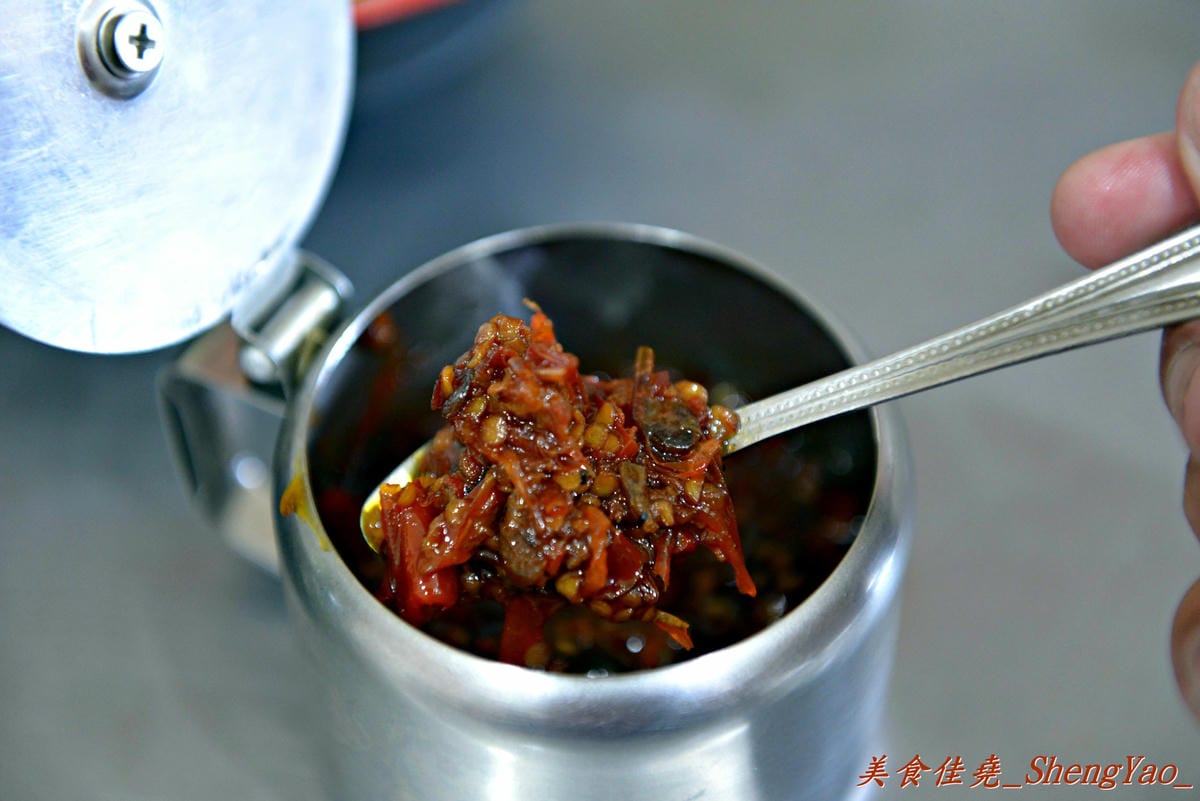 [台中沙鹿]正口味 – 沙鹿隱藏版美食,應該是沙鹿最豪邁也最好吃的雞肉飯和鴨肉飯,好吃到讓人不自覺扒光碗裡每一粒飯。