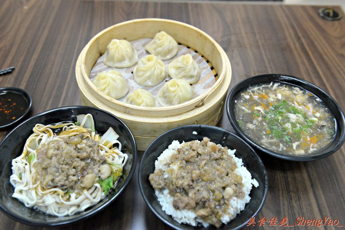 [台中清水]饕之鄉 清水店- 清水也有饕之鄉了,小籠湯包湯汁鮮美、肉餡味美又飽滿。