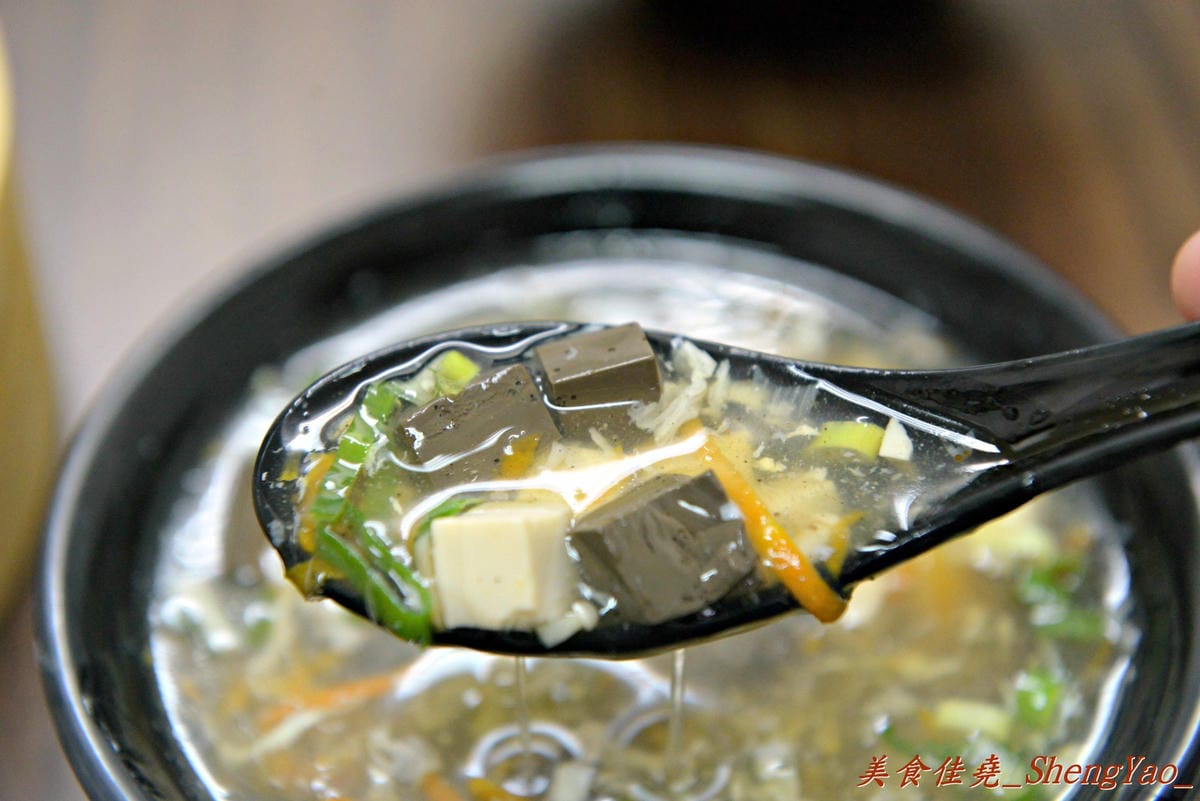[台中清水]饕之鄉 清水店- 清水也有饕之鄉了,小籠湯包湯汁鮮美、肉餡味美又飽滿。