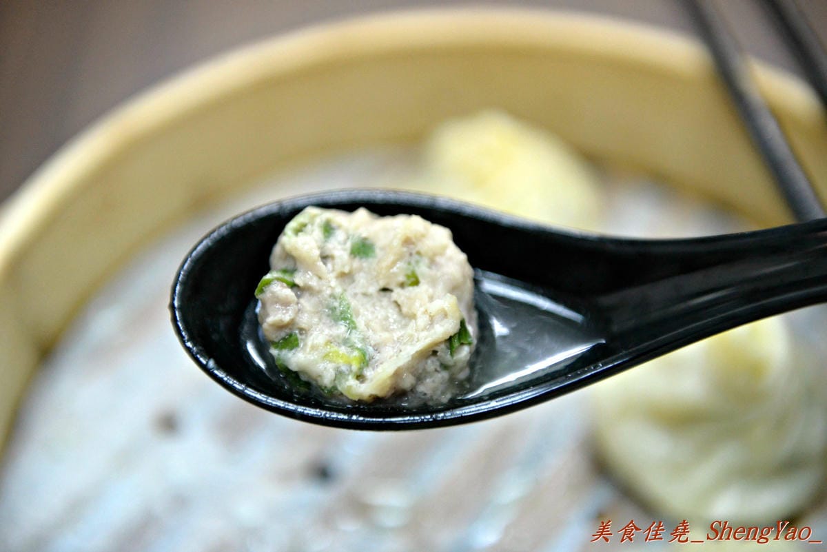 [台中清水]饕之鄉 清水店- 清水也有饕之鄉了,小籠湯包湯汁鮮美、肉餡味美又飽滿。