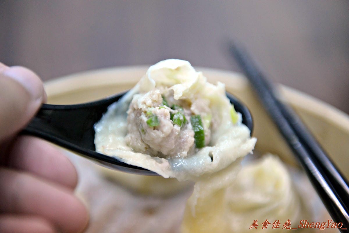 [台中清水]饕之鄉 清水店- 清水也有饕之鄉了,小籠湯包湯汁鮮美、肉餡味美又飽滿。