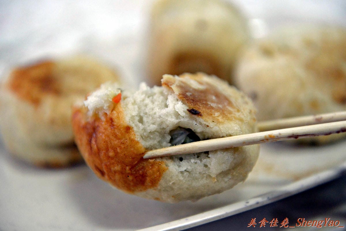 [台中沙鹿]香姨素食水煎包 – 原三角公園前素食水煎包,沙鹿菜市場四大好吃素食水煎包之一。