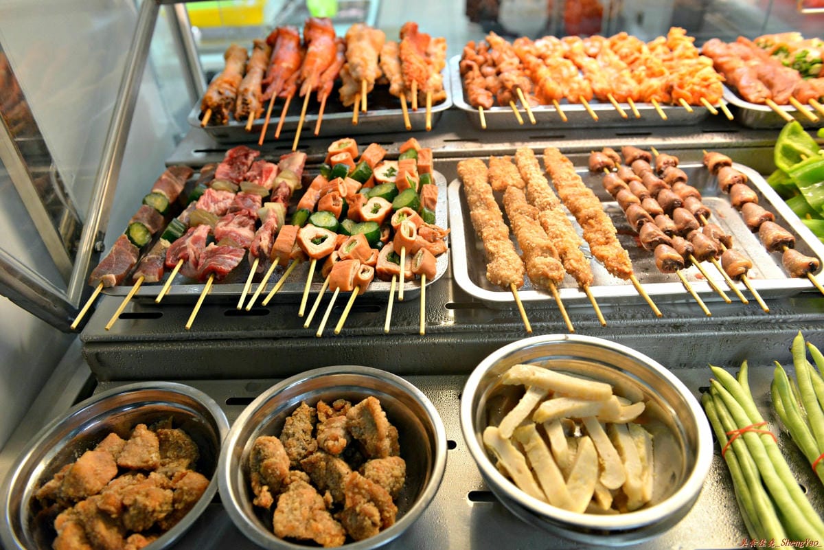 [台中沙鹿]三十張燒烤 靜宜店 – 食材種類多、醬汁味道獨特、適合配啤酒飲料的重口味燒烤。(已歇業)