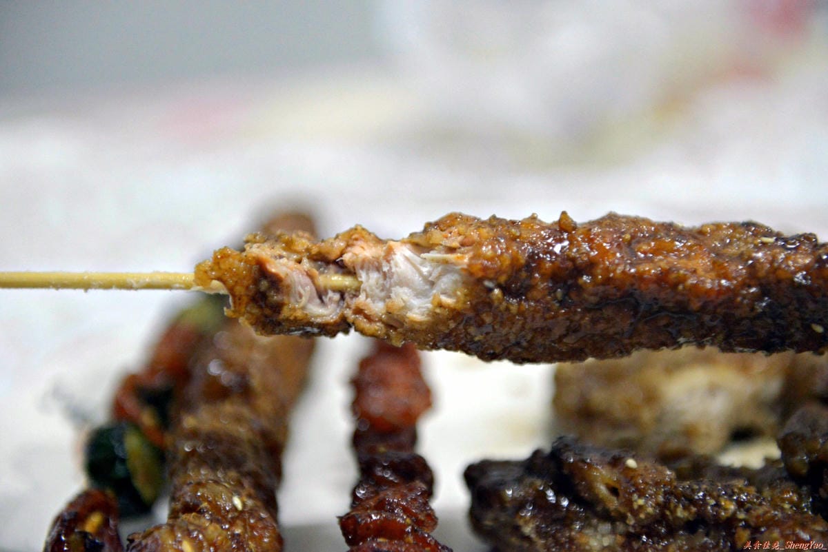 [台中沙鹿]三十張燒烤 靜宜店 – 食材種類多、醬汁味道獨特、適合配啤酒飲料的重口味燒烤。(已歇業)