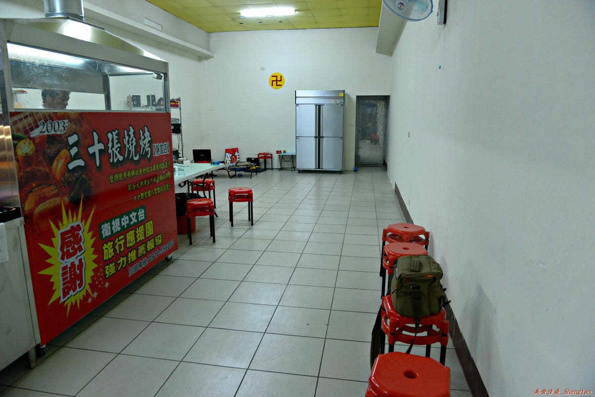 [台中沙鹿]三十張燒烤 靜宜店 – 食材種類多、醬汁味道獨特、適合配啤酒飲料的重口味燒烤。(已歇業)