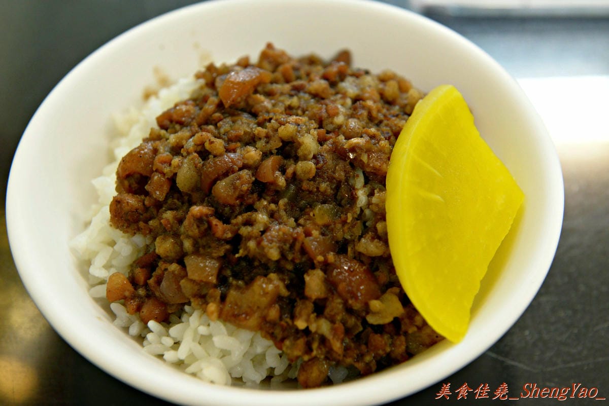 [台中西區] 陳家赤肉羹 東興店 – 粉薄肉大塊,真材實料的好吃赤肉羹。
