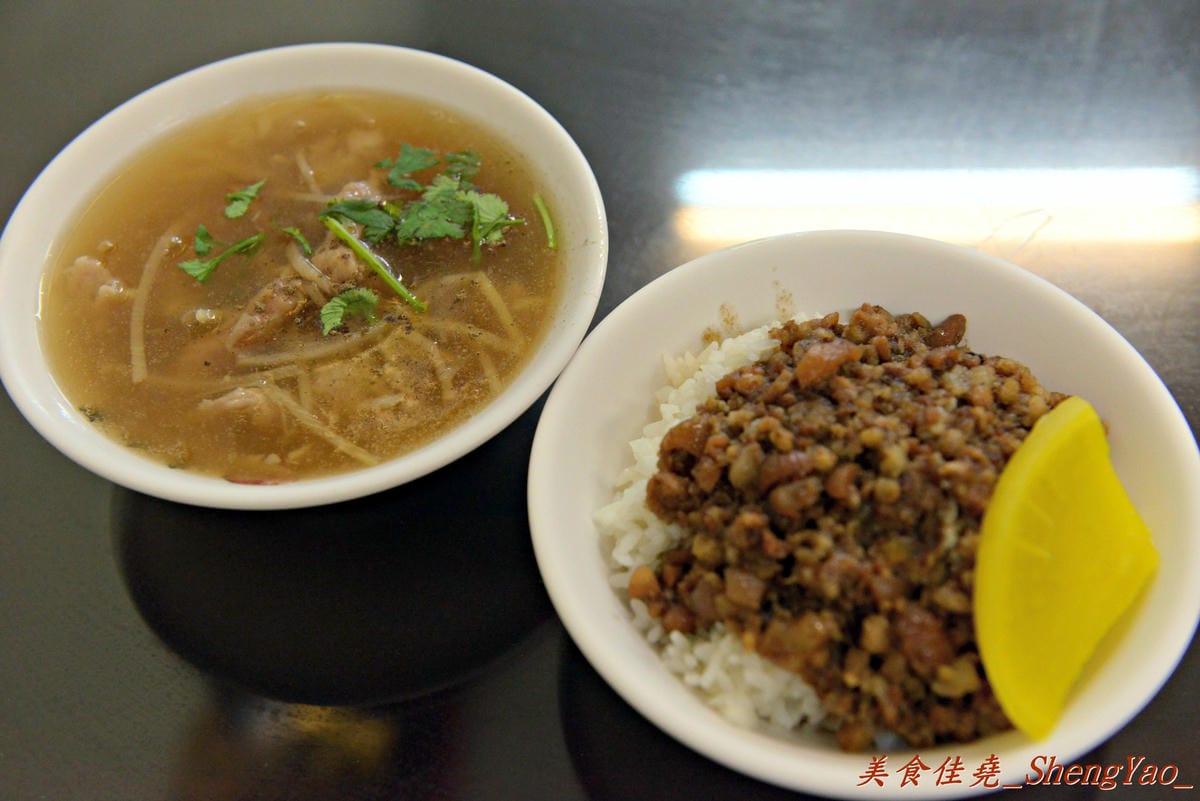 [台中西區] 陳家赤肉羹 東興店 – 粉薄肉大塊,真材實料的好吃赤肉羹。