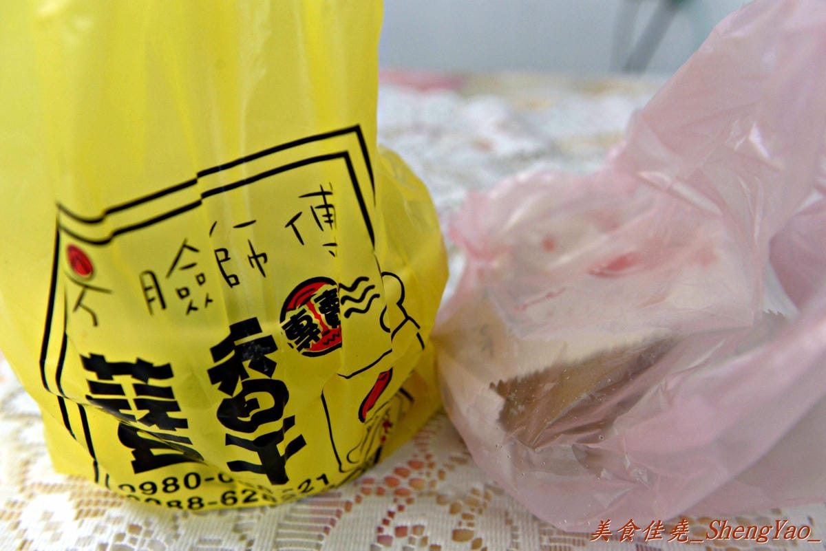 [台中沙鹿]方臉師傅蒜香豆干專賣 沙鹿店 – 旱溪夜市超人氣美食、媒體號稱是台中最好吃的豆干,現在起在沙鹿也有分店了。