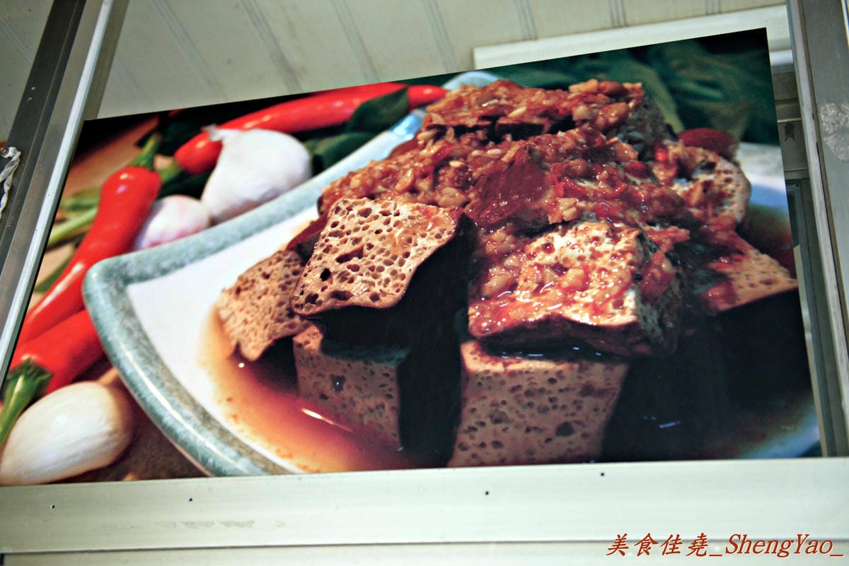[台中沙鹿]方臉師傅蒜香豆干專賣 沙鹿店 – 旱溪夜市超人氣美食、媒體號稱是台中最好吃的豆干,現在起在沙鹿也有分店了。