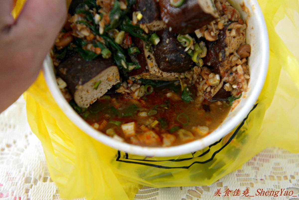 [台中沙鹿]方臉師傅蒜香豆干專賣 沙鹿店 – 旱溪夜市超人氣美食、媒體號稱是台中最好吃的豆干,現在起在沙鹿也有分店了。