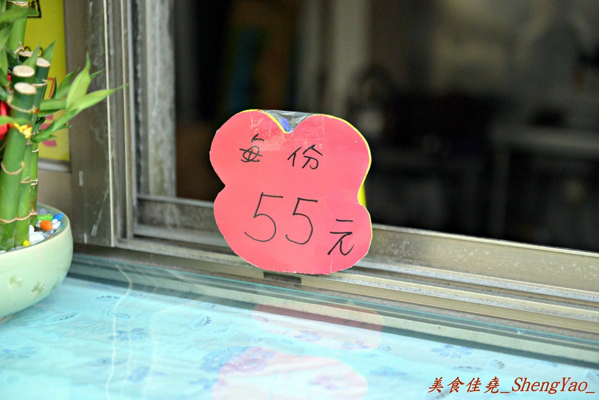 [台中沙鹿]方臉師傅蒜香豆干專賣 沙鹿店 – 旱溪夜市超人氣美食、媒體號稱是台中最好吃的豆干,現在起在沙鹿也有分店了。