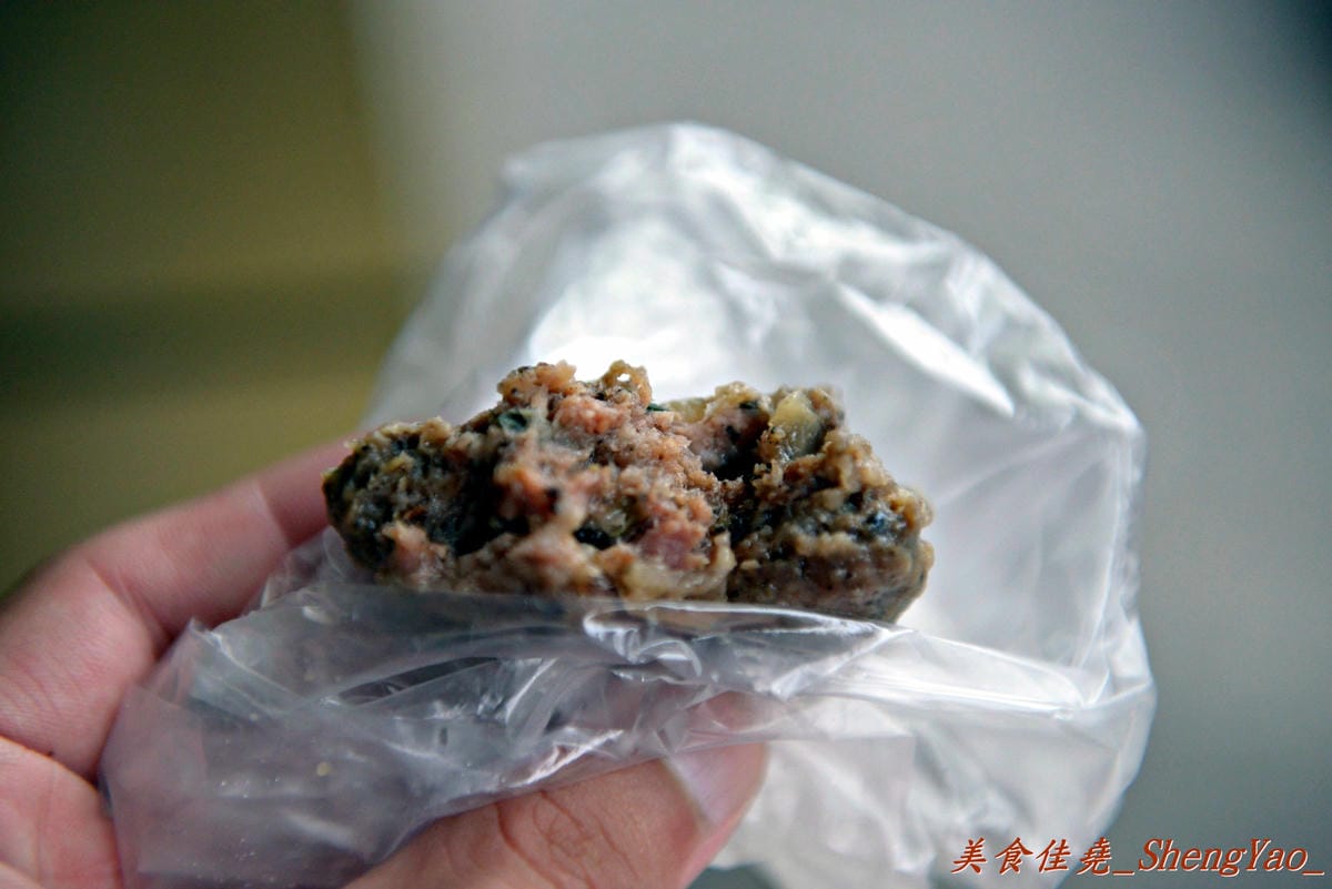 [台中龍井]嘉芳手工包子 – 美食節目多次介紹過的手工包子店,台中其他地方應該吃不到的超特別”櫻花蝦干貝包”,價格上完全把顏記肉包一顆30元給比下去了。(已歇業)