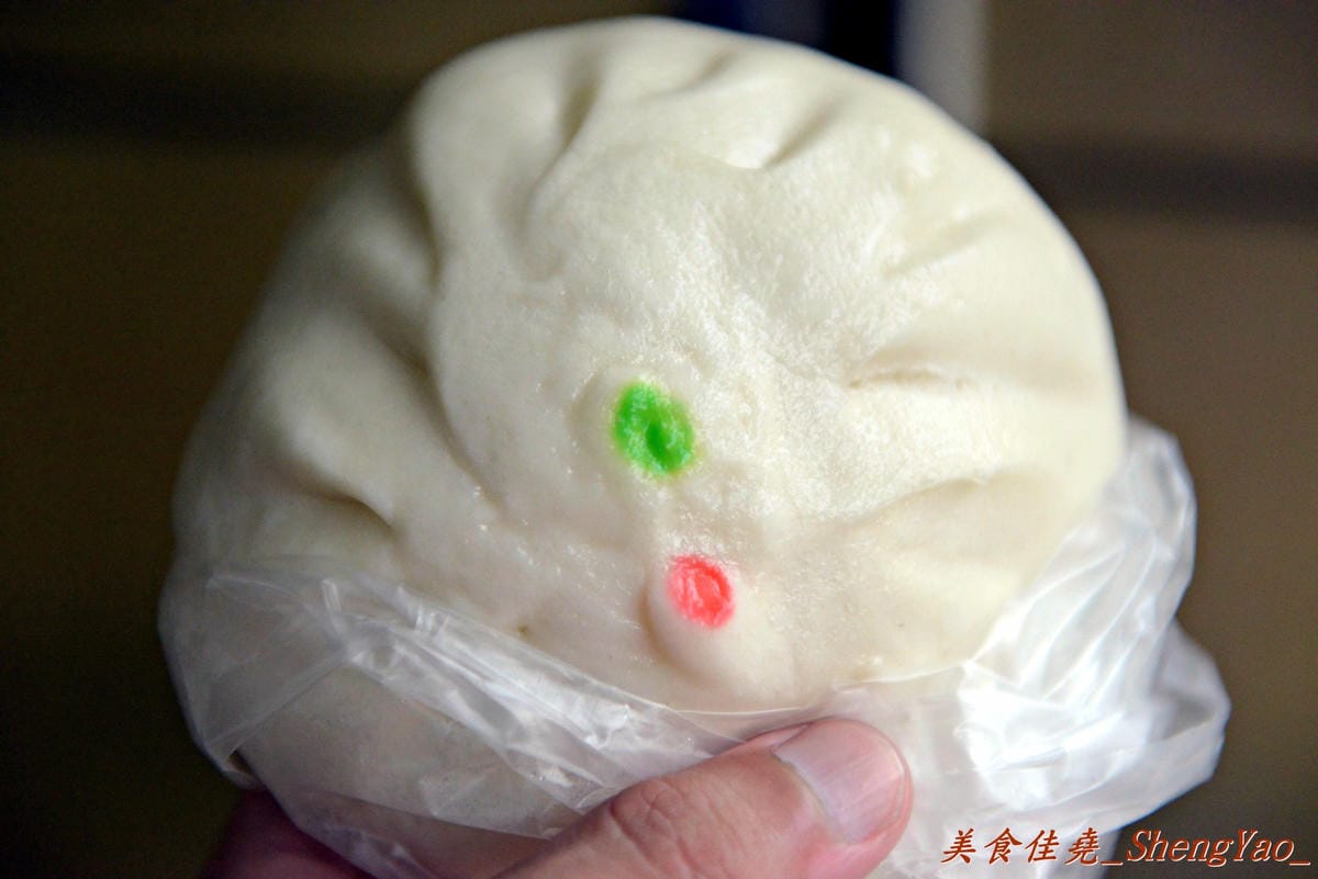 [台中龍井]嘉芳手工包子 – 美食節目多次介紹過的手工包子店,台中其他地方應該吃不到的超特別”櫻花蝦干貝包”,價格上完全把顏記肉包一顆30元給比下去了。(已歇業)