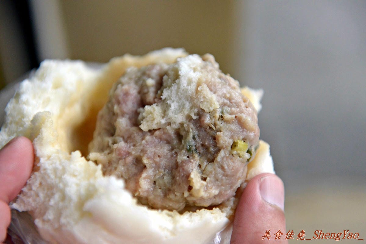 [台中龍井]嘉芳手工包子 – 美食節目多次介紹過的手工包子店,台中其他地方應該吃不到的超特別”櫻花蝦干貝包”,價格上完全把顏記肉包一顆30元給比下去了。(已歇業)